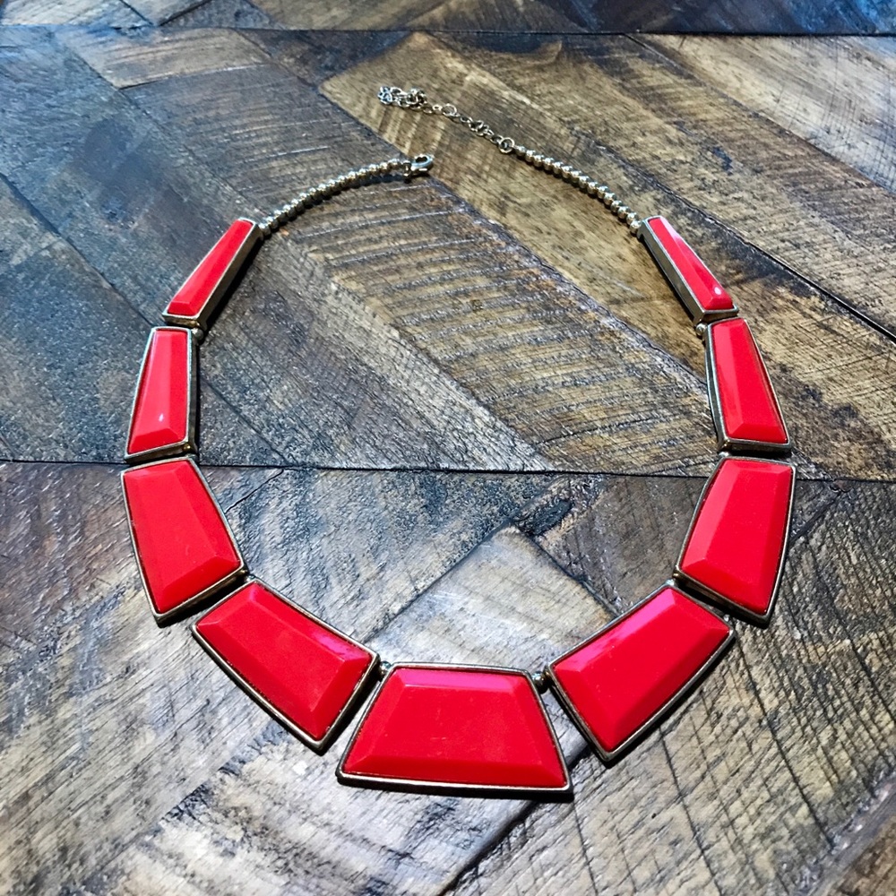 Red/orange gold metal necklace